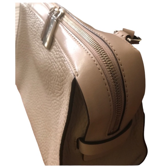 Michael Kors Handbags - Michael Kors pebbled leather crossbody bag in cream color